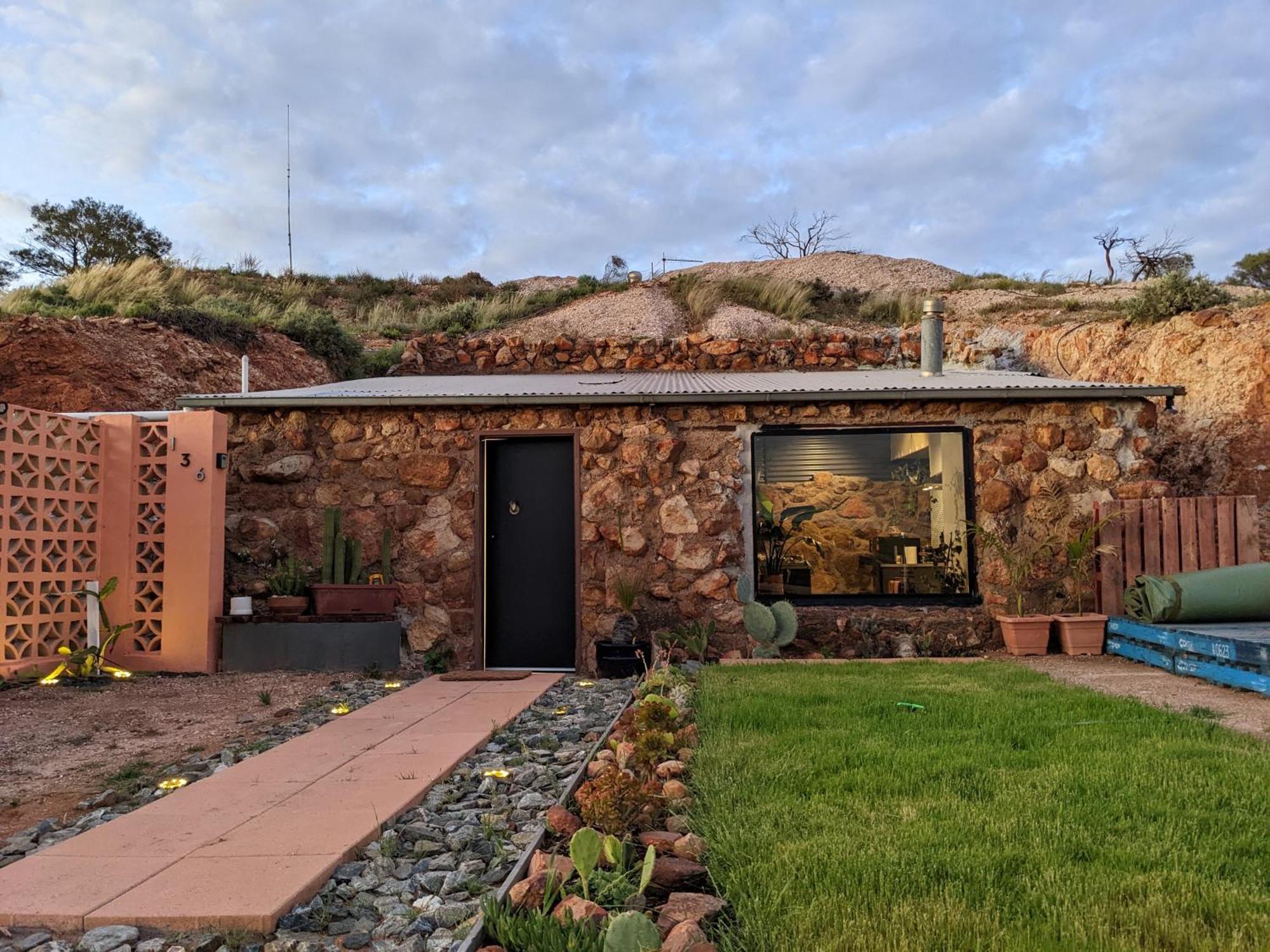 White Cliffs Accommodation -Daybreak Dugout - Unique Cave House Extérieur photo